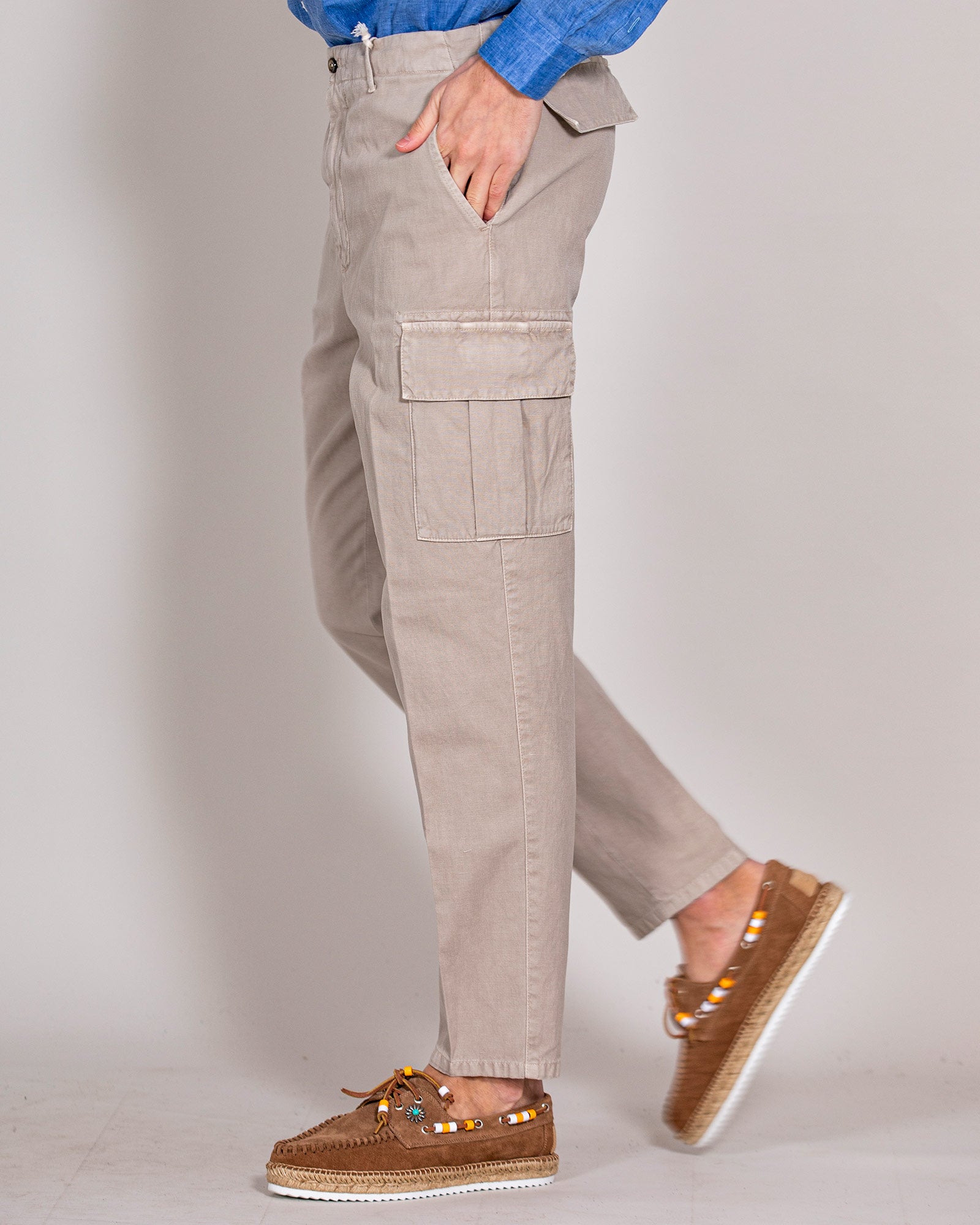 Pantalone tasconato grigio