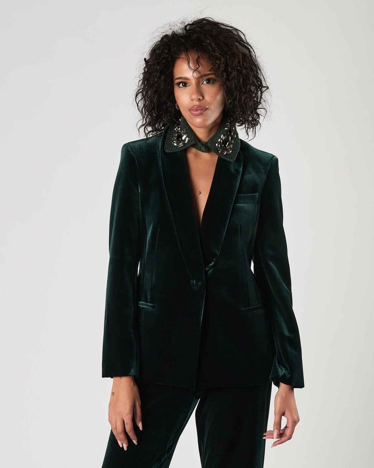 Tailleur Carla Ruiz in velluto liscio verde