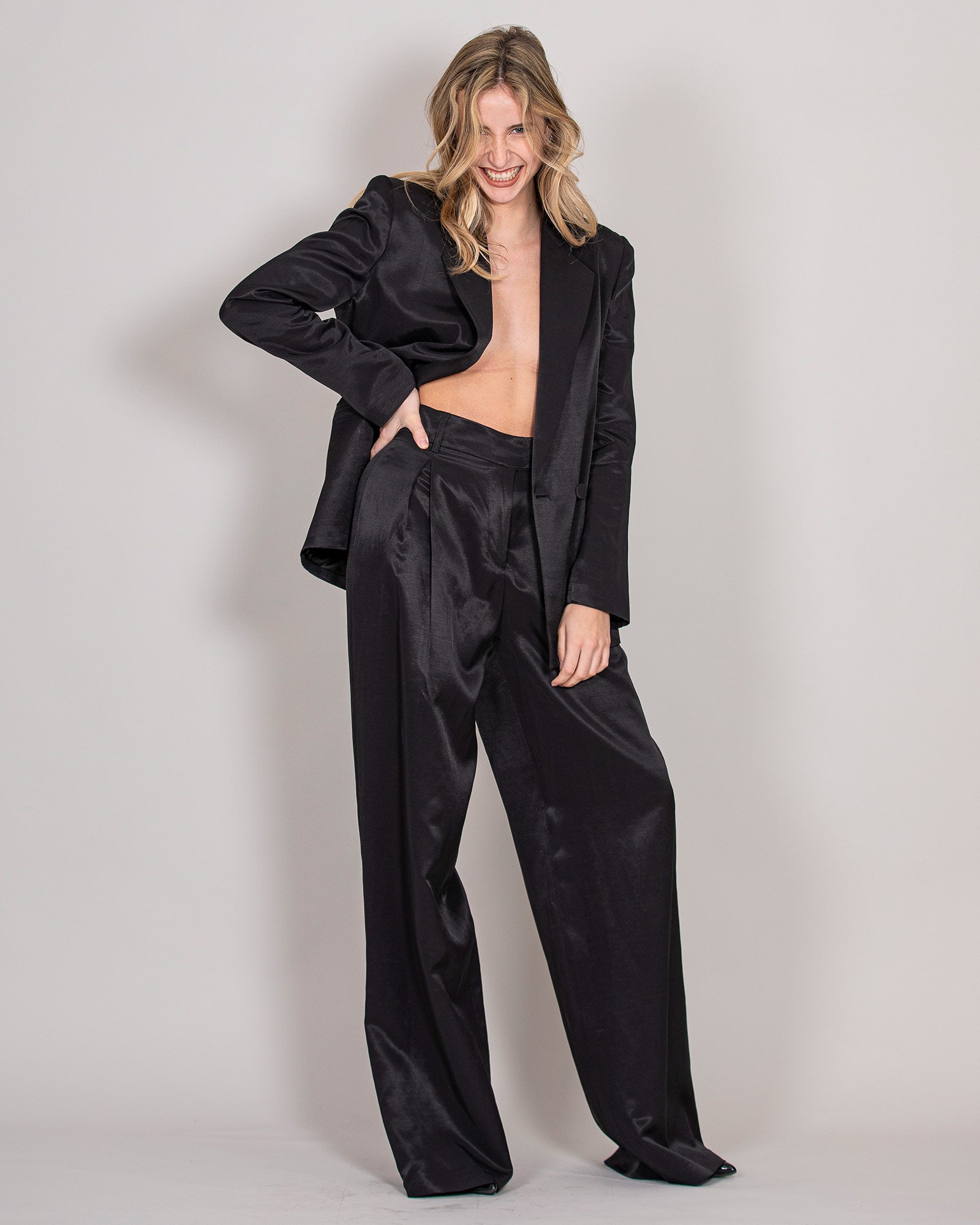 Tailleur nero con pantalone