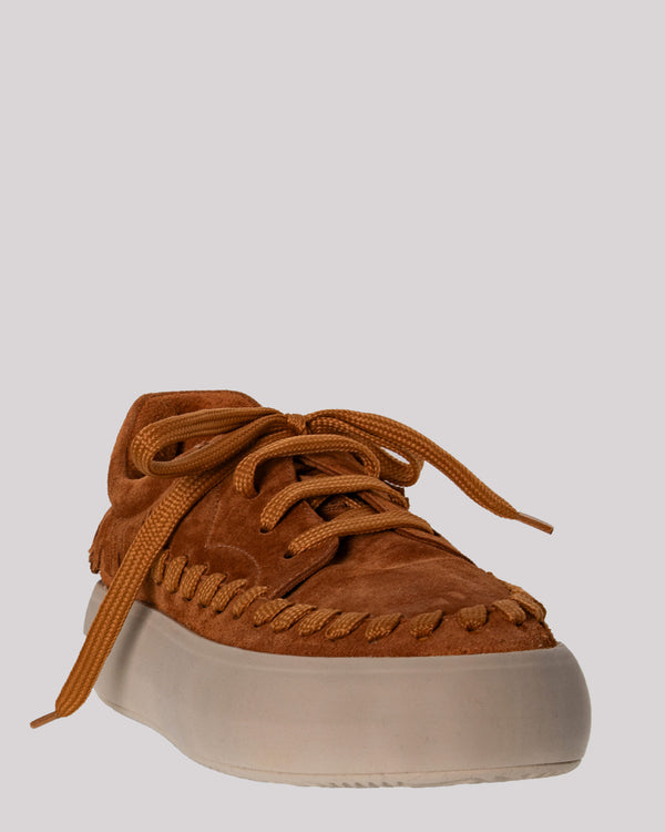 Women's shoe with laces and high sole