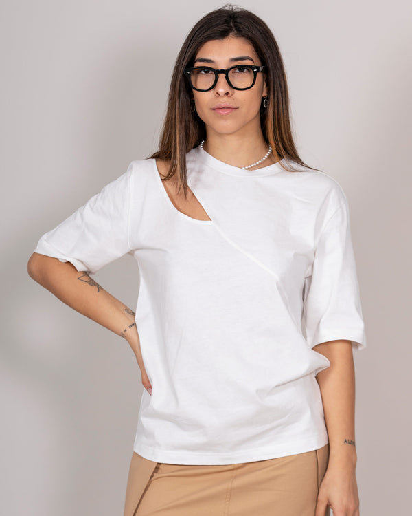 Oversized white t-shirt