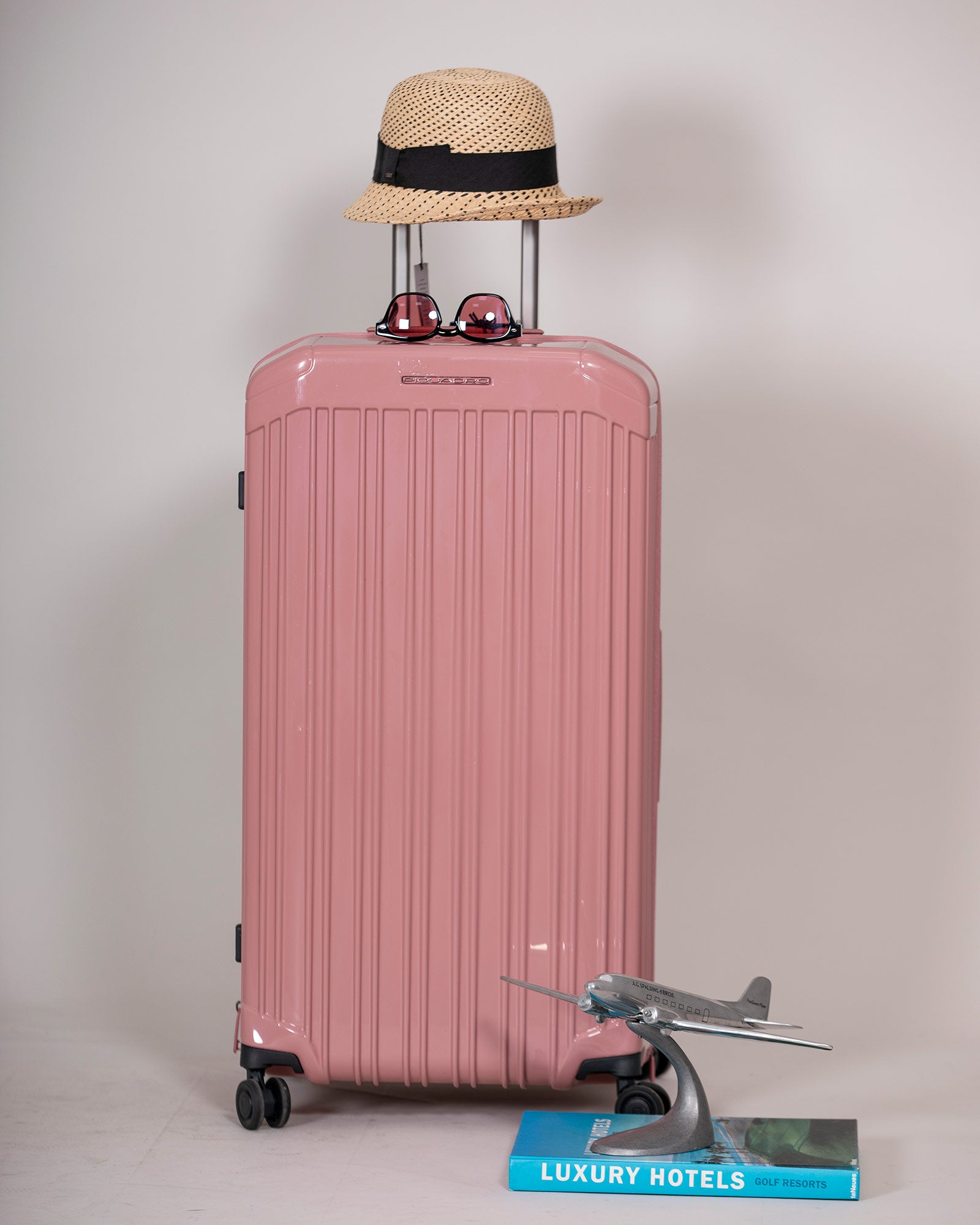 Pink 4-wheel trolley